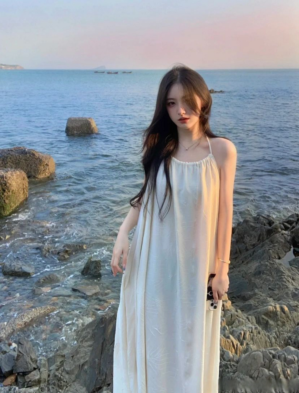 隐隐约约 看到黑色  【大连 艺校校花】