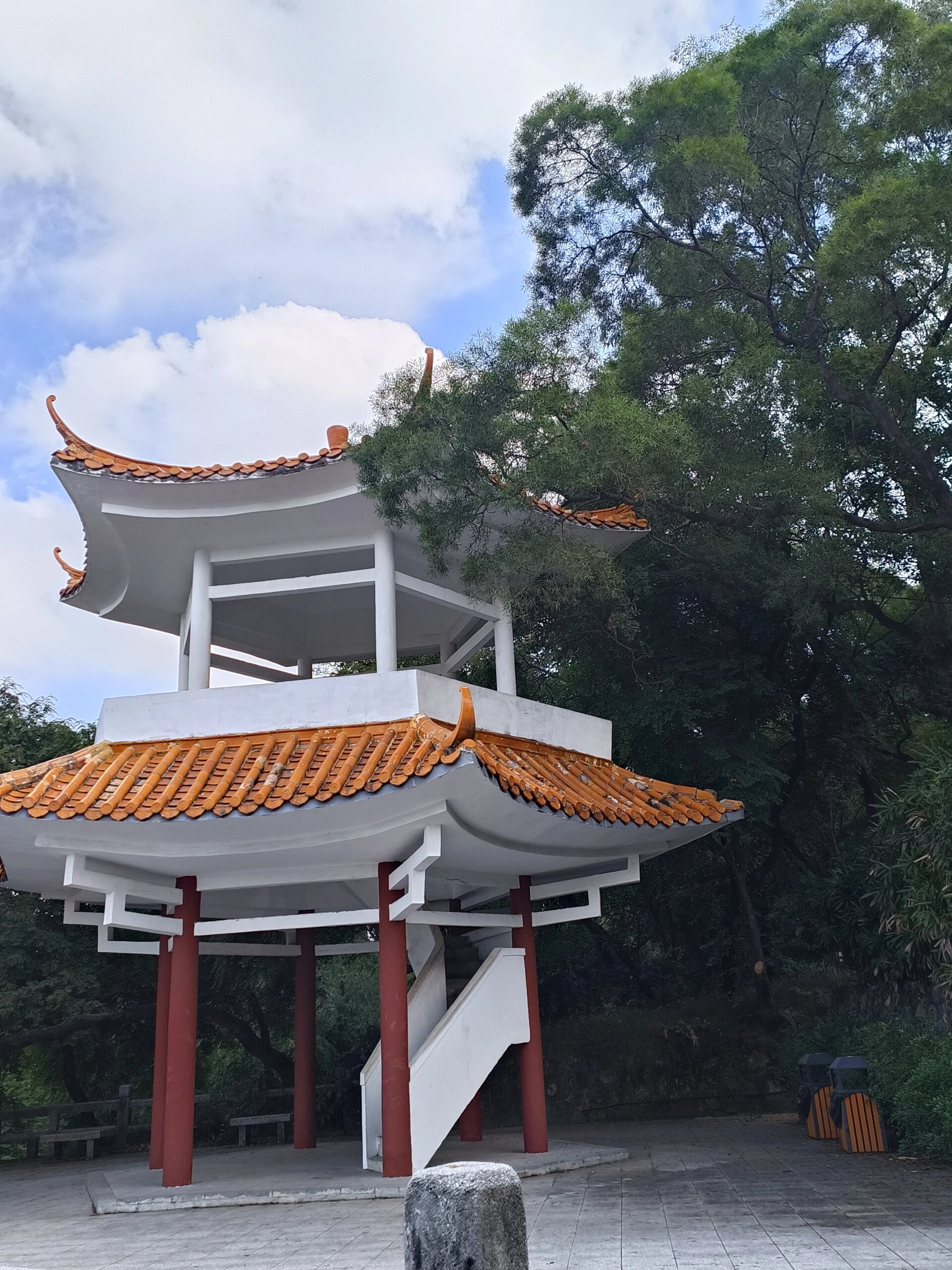 闹市中的宁静之地——厚街海月岩 海月岩位于厚街镇涌口村金牛山,该山