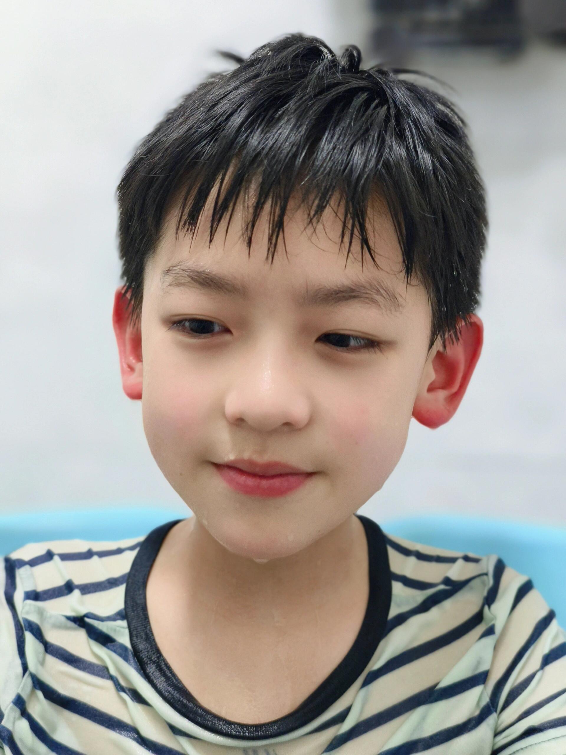 💧洗脸,弟弟用的是一款专为青少年研发的帕达诺青少年洗面奶.