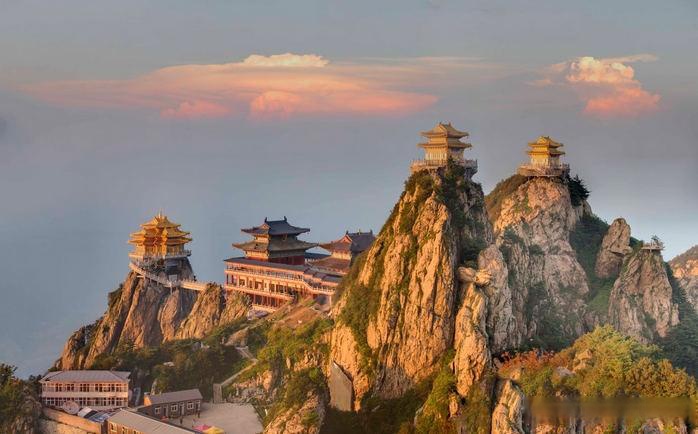 伏羲山,古称浮戏山,不仅以其独特的自然风光和深厚的文化底蕴吸引着无