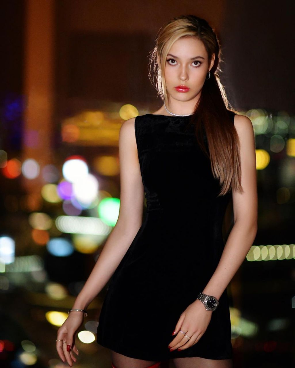 谷爱凌赴欧洲训练  青蛙公主爱凌 更新美照,结束f1观赛,即将前往欧洲