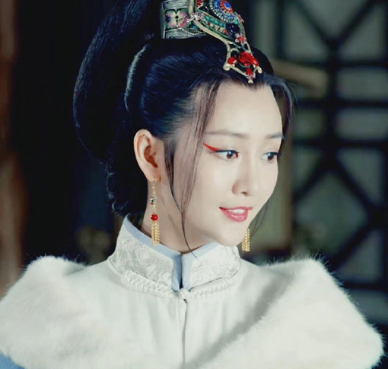 一直觉得琅琊榜里王鸥的眼妆好好看 虽然夸张但真的很精致,当时每次秦