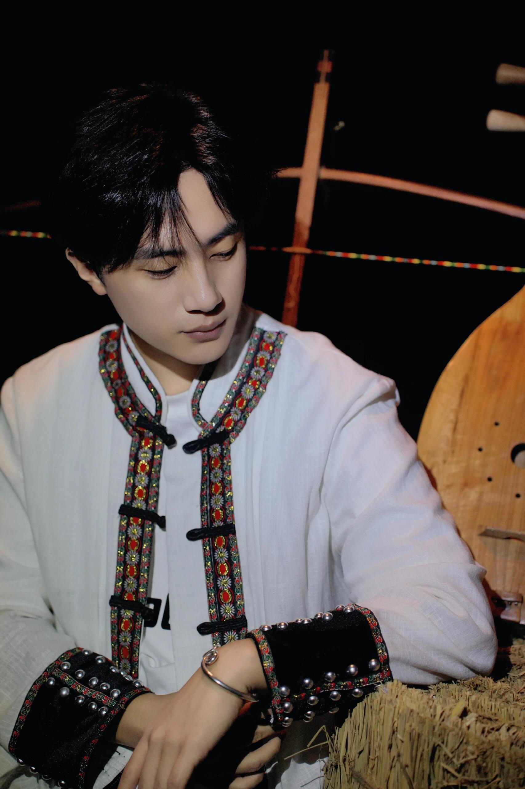 怒江傈僳族民族服饰,傈僳小伙