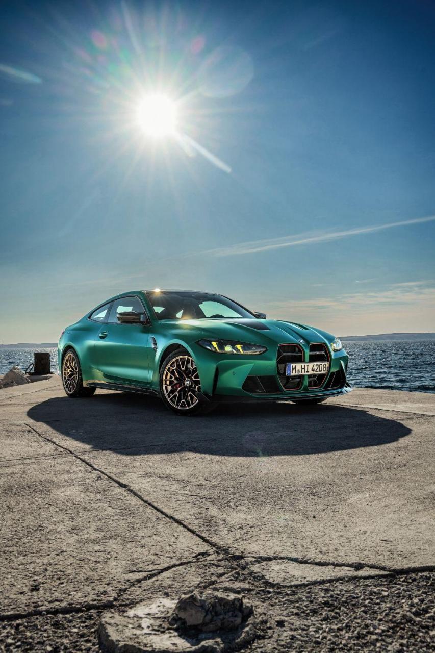 全新宝马m4 cs.纽北赛道官方圈速时间为7 min. 21.989 sec.全程20.