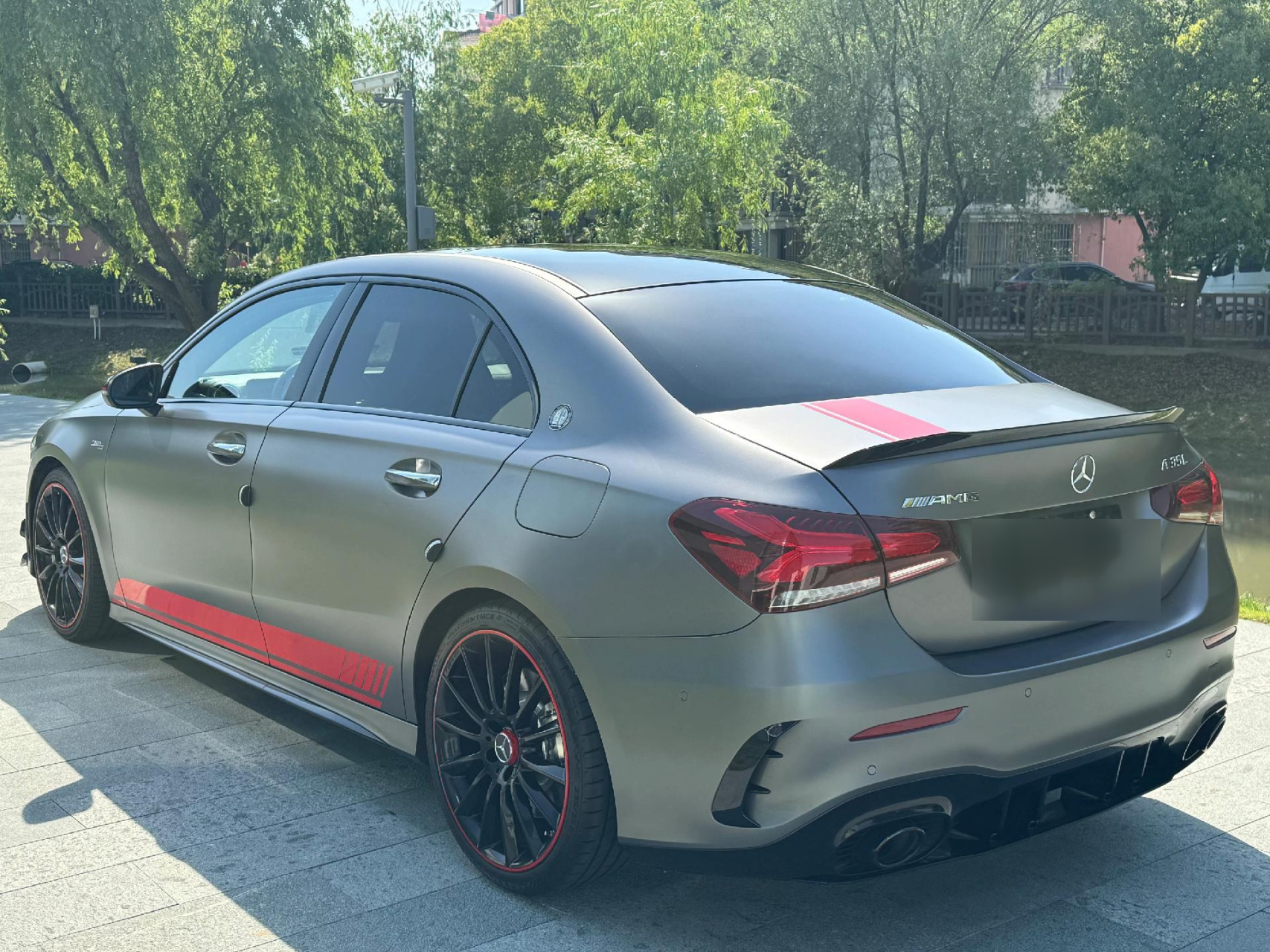 奔驰 a35l/2.0t/22 款/ 炽夜特别版 22 年 7月上牌,行驶约 3.1万公里
