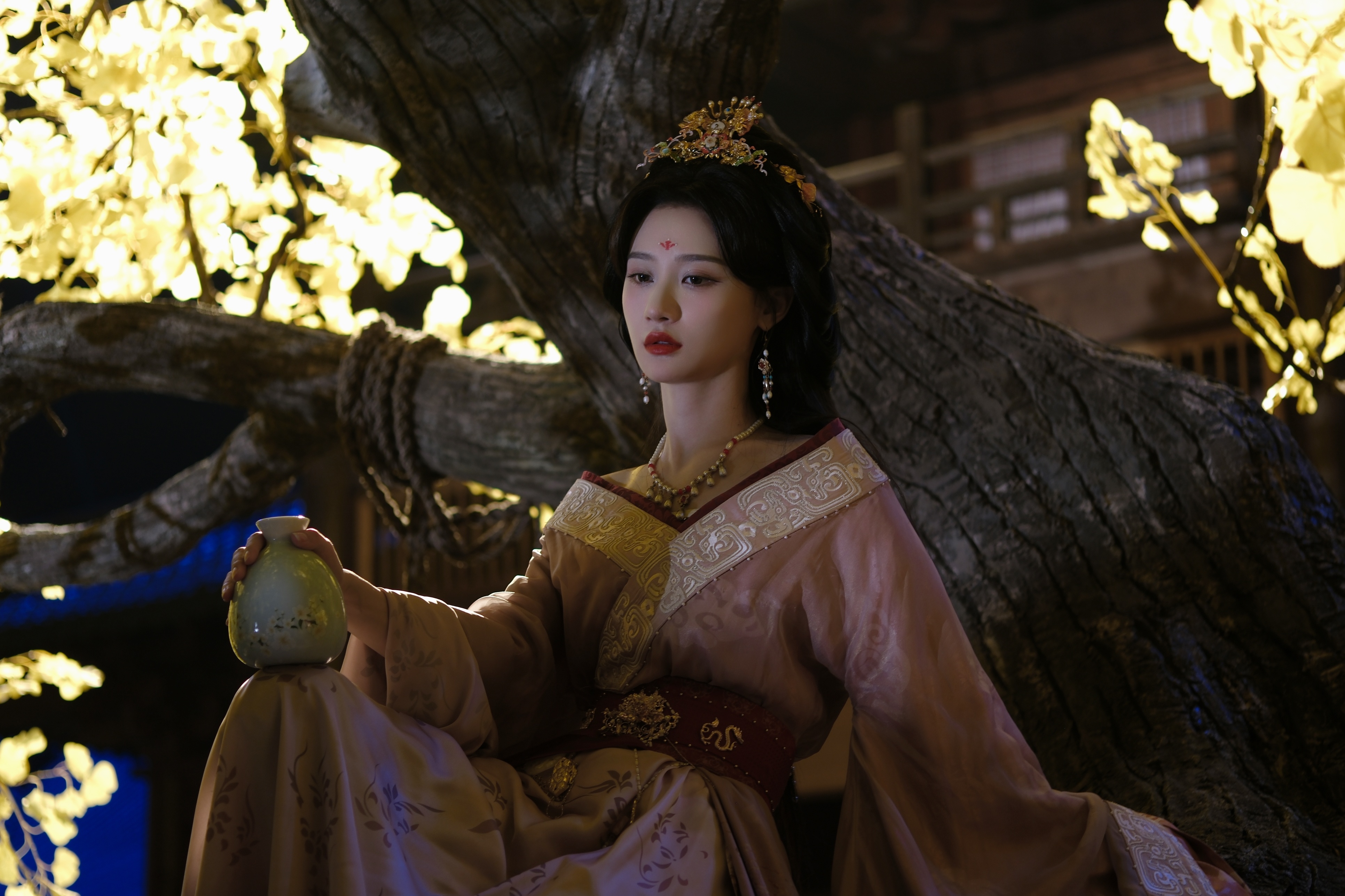 宫墙厌# 对于十七而言,她从来不觉得野心勃勃是贬义词,她偏要一步一