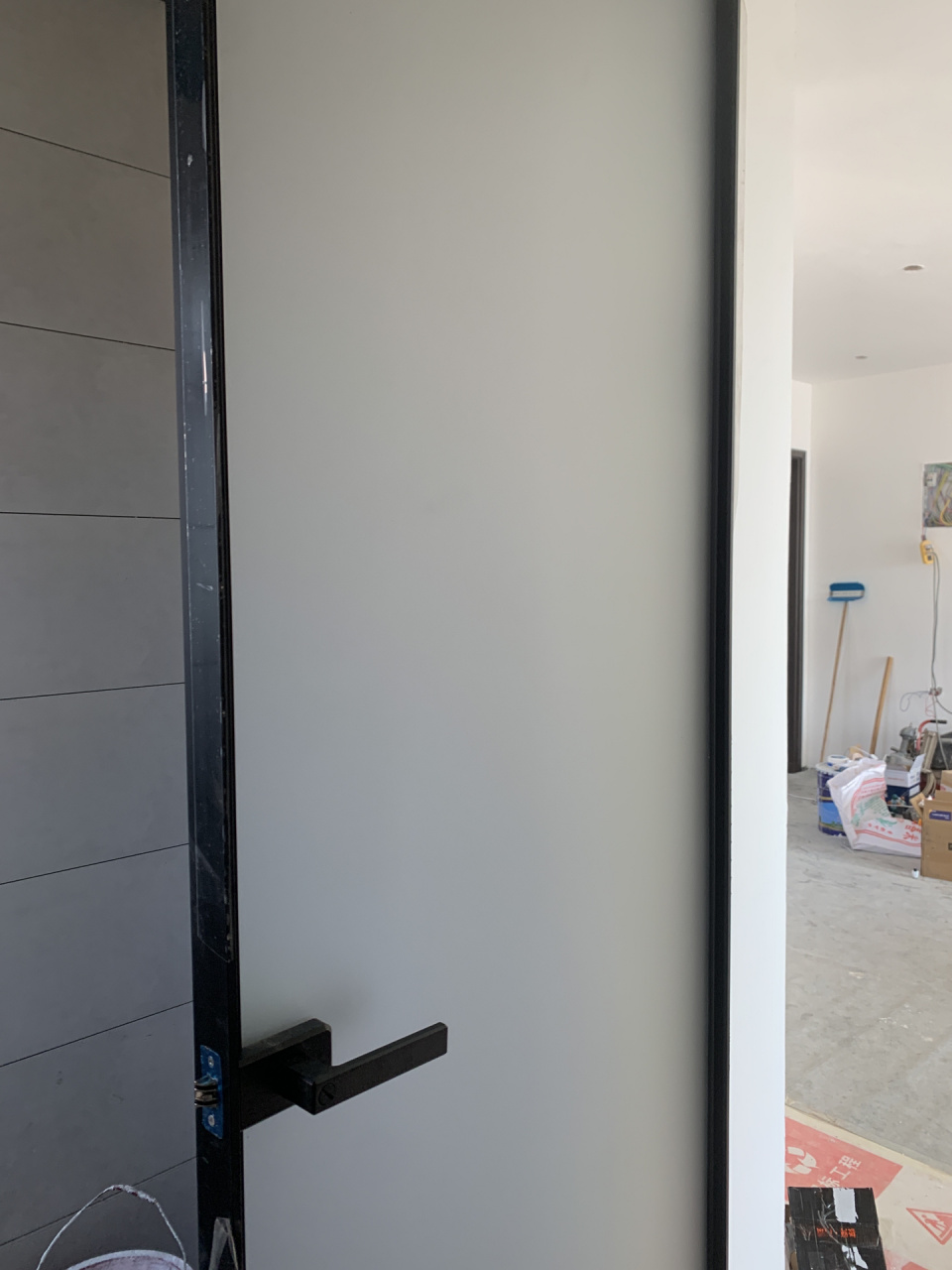 卫生间门选黑框白玻璃图片