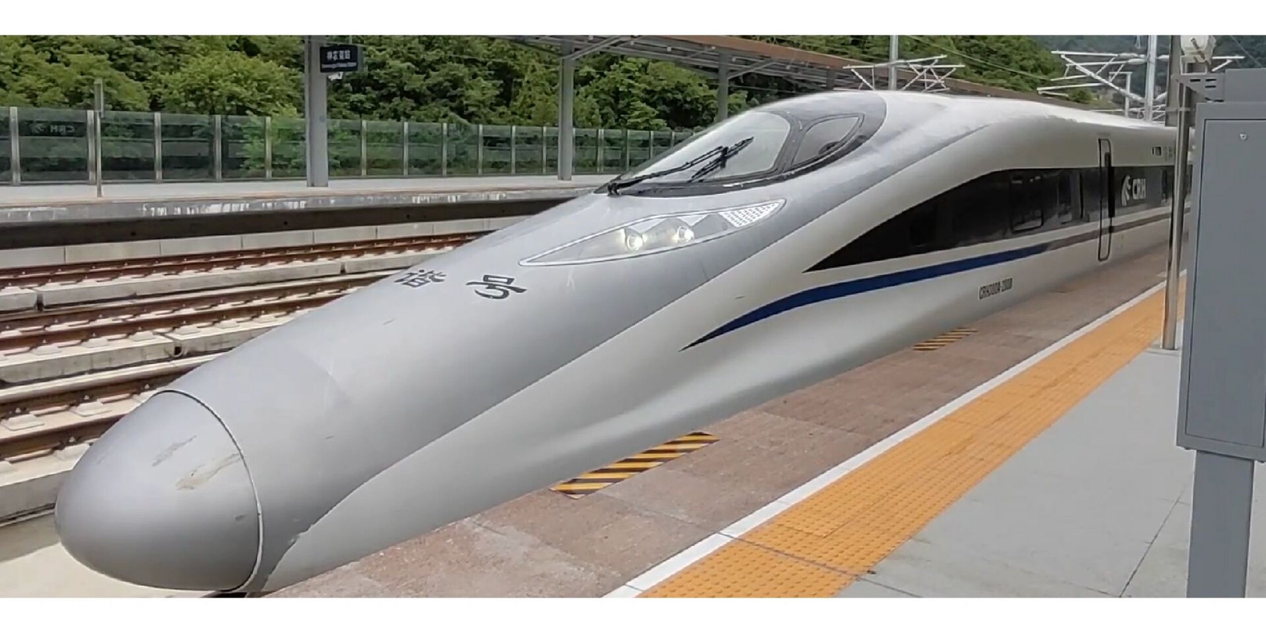 和谐号crh380al系列进站-出站实拍     喜欢380a老鼠系列的可以点赞