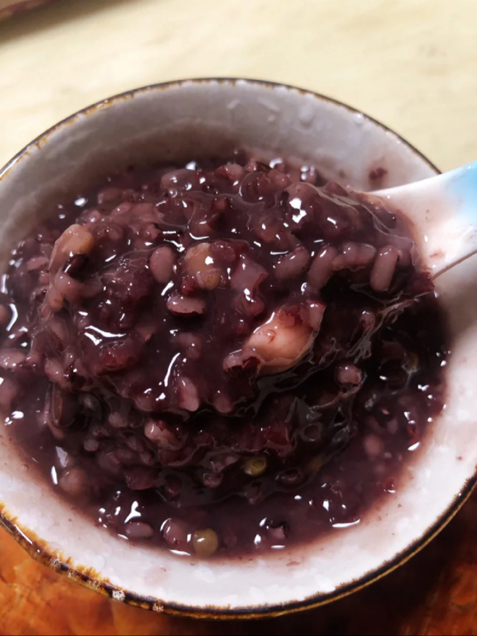 健脾养胃 食材95 黑米30g,大米20g,花生米20g,燕麦30g,黑糖2块