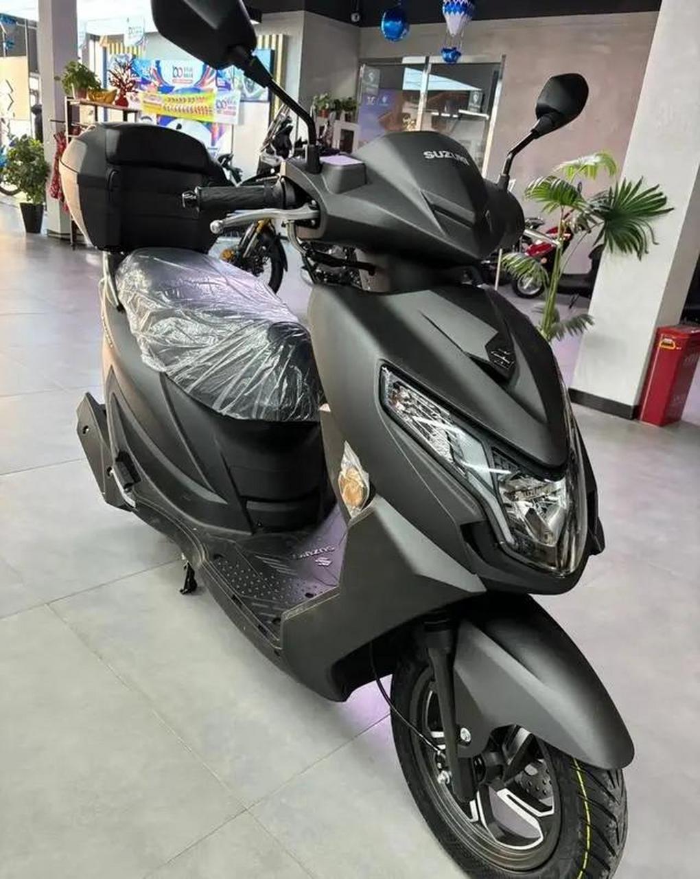 24款铃木ue125,铃木超级芯发动机,led凸镜大灯,正新防滑轮胎,双启动