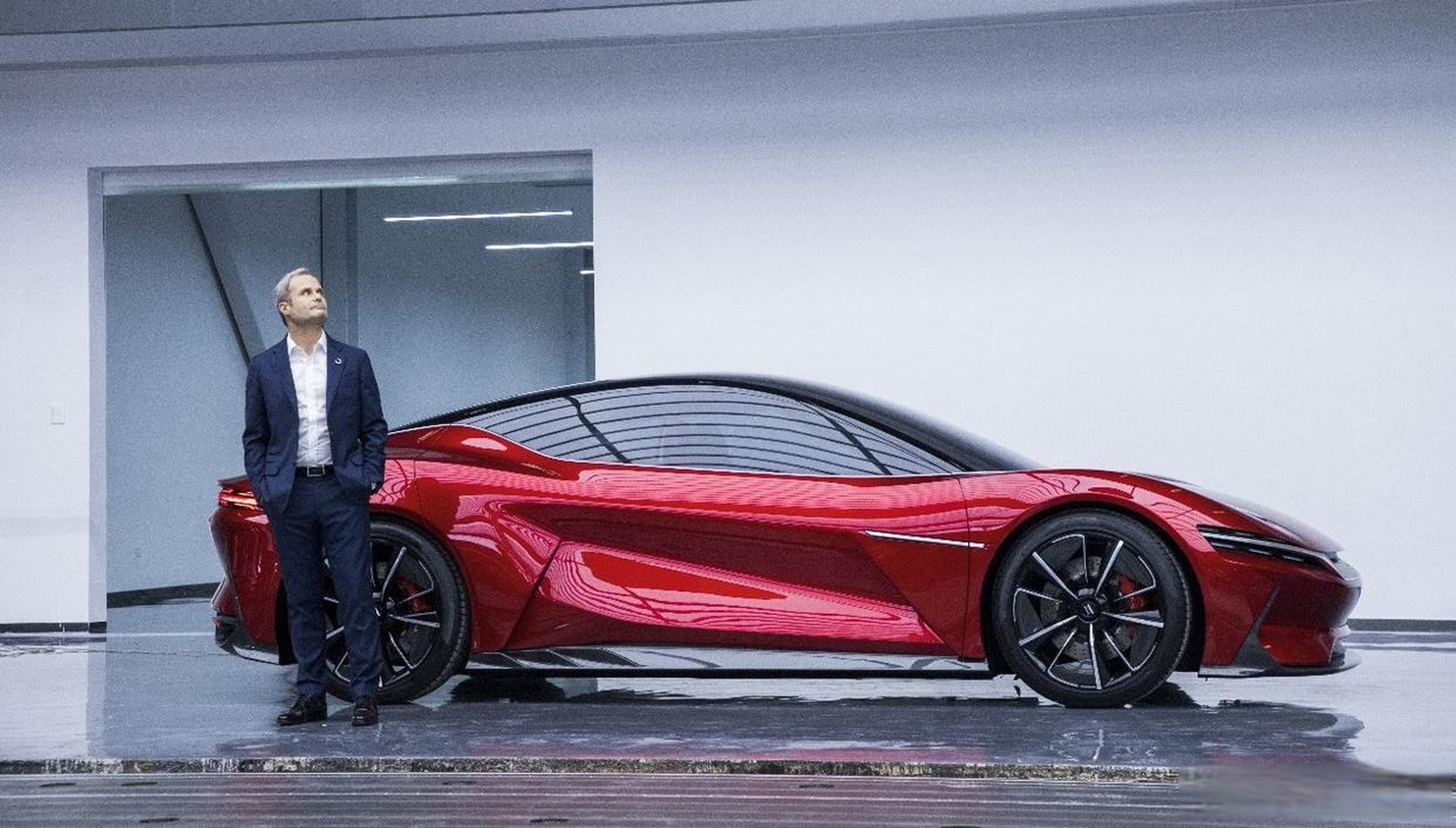 《沃尔夫冈·约瑟夫·艾格:一个将比亚迪设计带到塔尖的男人》