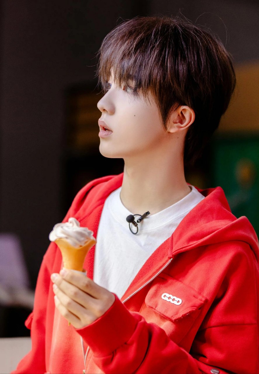 明星—苏新皓 【简介】 苏新皓9393 2007年1月12日出生于河南开封