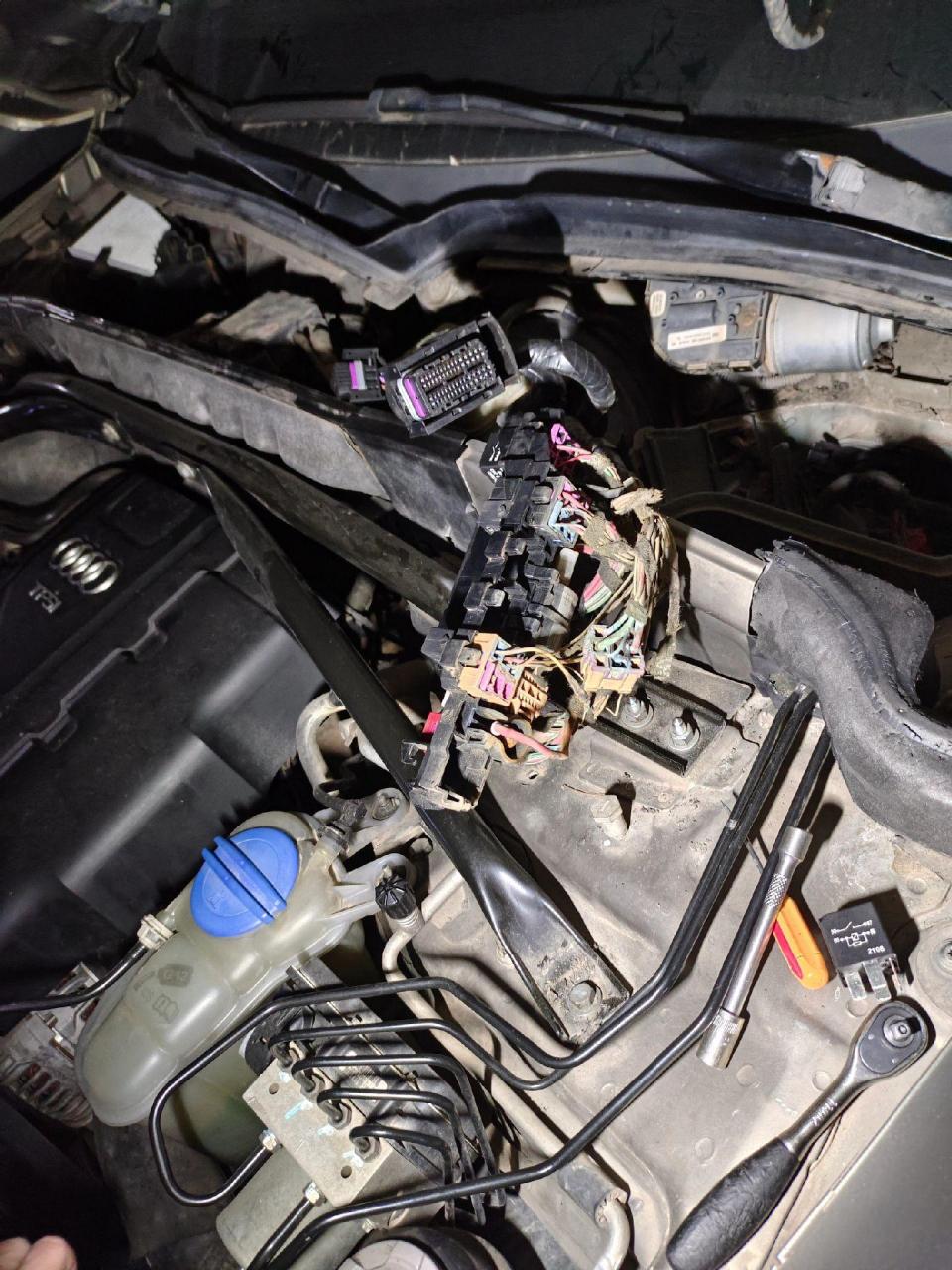 奥迪q5无法着车,发动机控制单元无通讯,继电器和电脑没问题的情况下