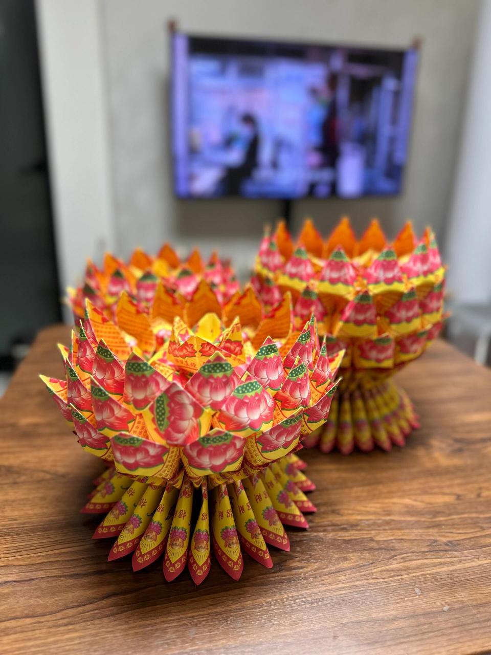 提前一个月给妈妈准备的清明祭品 一百个方锭,一座九转莲花灯,108个
