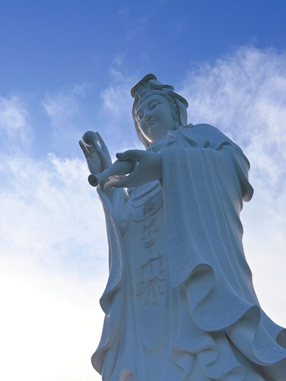 香港慈山寺观音像 暴雨倾盆的午后跋山涉水来到了慈山寺,山色空蒙,转