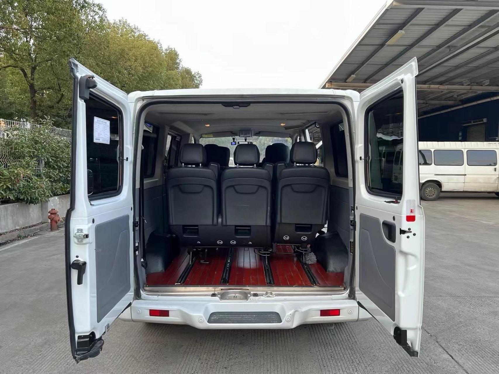 新到21年上牌大通v80plus自动挡,2.