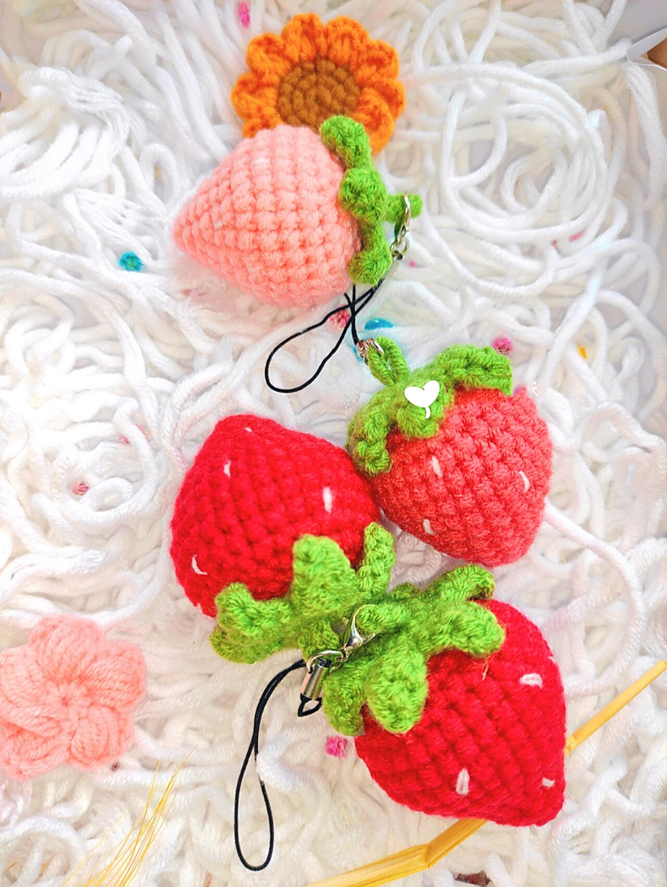 编织钩针钩织92草莓挂件(附图解) 冬日配草莓  材料:依棉 钩针:2.