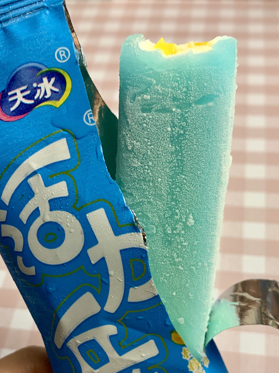 这款一块钱的柠檬苏打味雪糕也太好吃了! 蓝绿色清透的好好看!