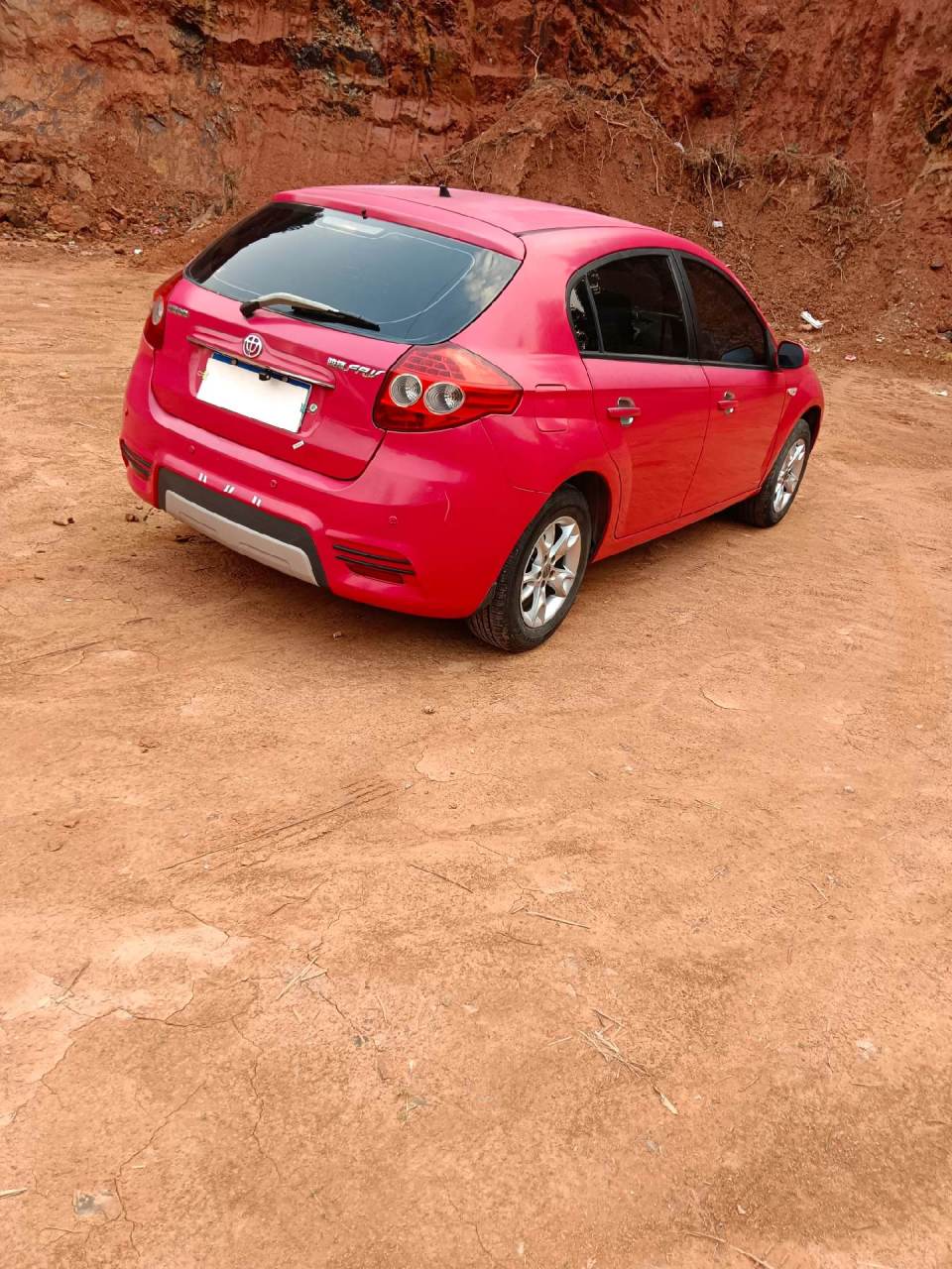 华晨中华两厢车,原厂三元还在,年审保险到六月底,4000多卖