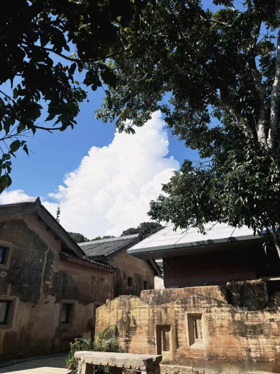 深圳超有戏#【龙马社长守戏剧公社即将开启,古墙壁背后的时光不再