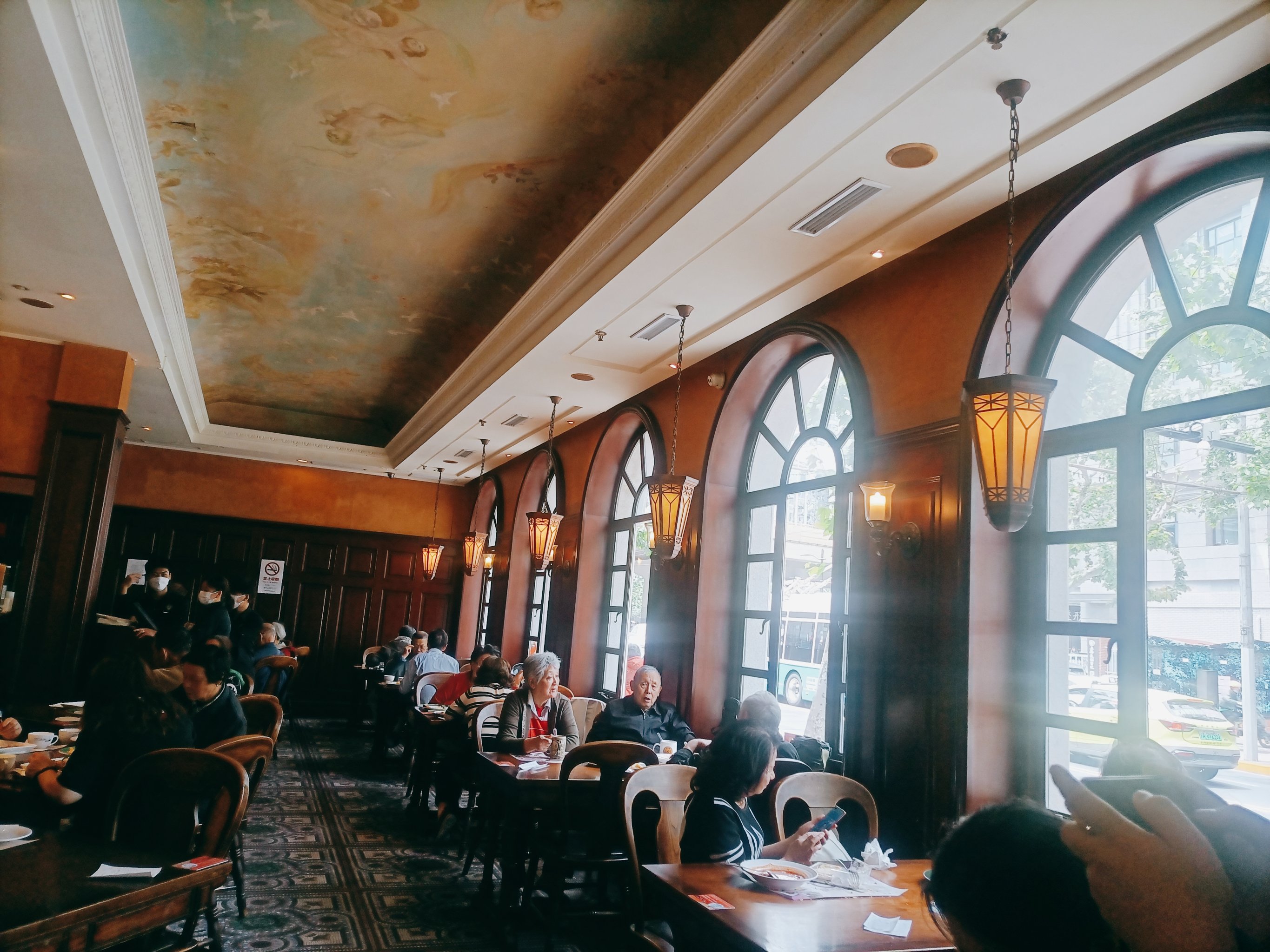 如何高性价比打卡老上海必去时髦餐厅德大西菜社