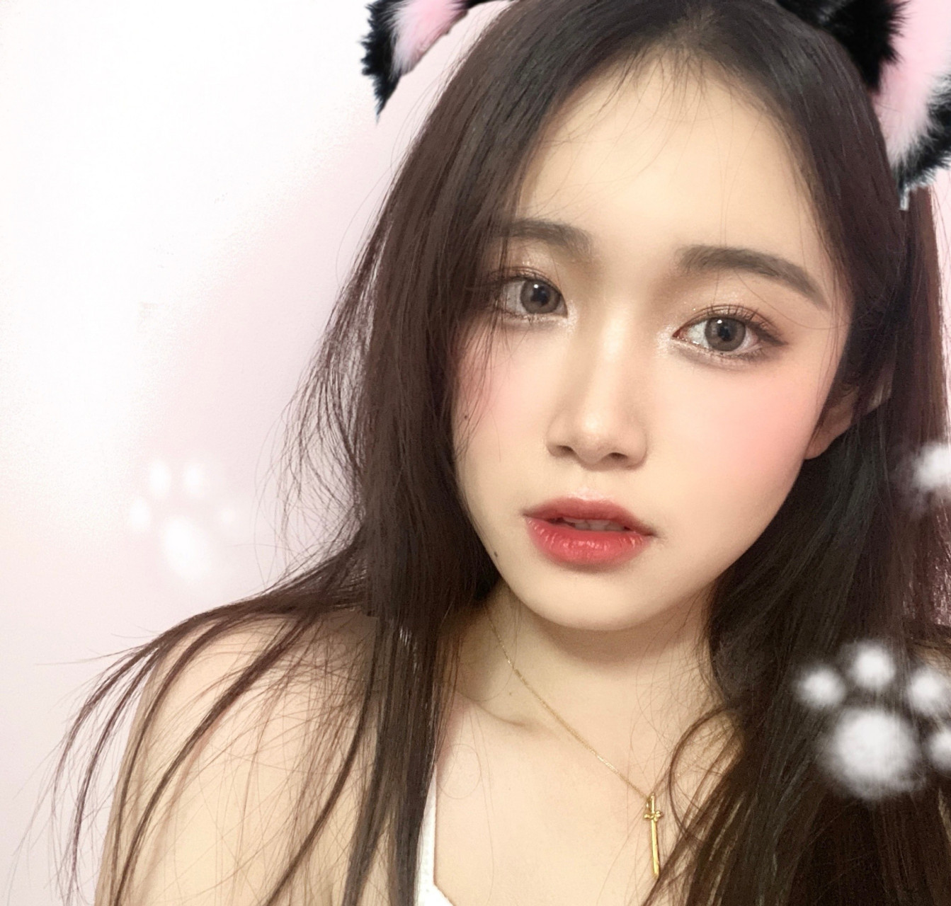 oliviahussey 出生于2002年3月,双鱼座