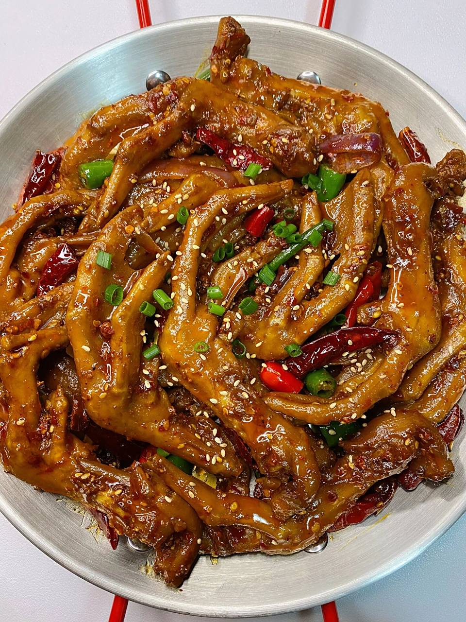 干锅鸭掌 香辣过瘾 越啃越香 超好吃 🍃食材: 鸭爪,青红椒,洋葱,葱
