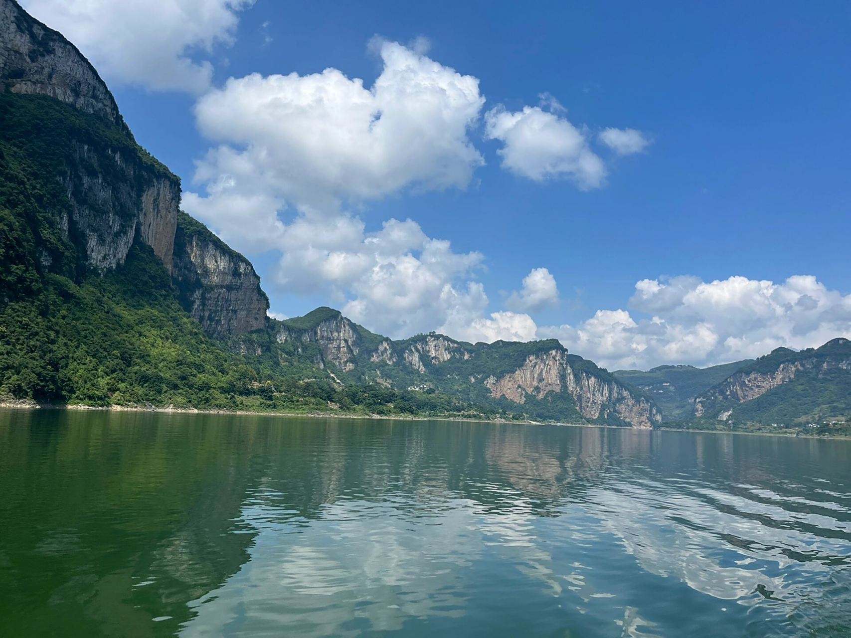 贵州·毕节61乌江百里画廊 青山蓝天白云绿水 随手一拍就是美景