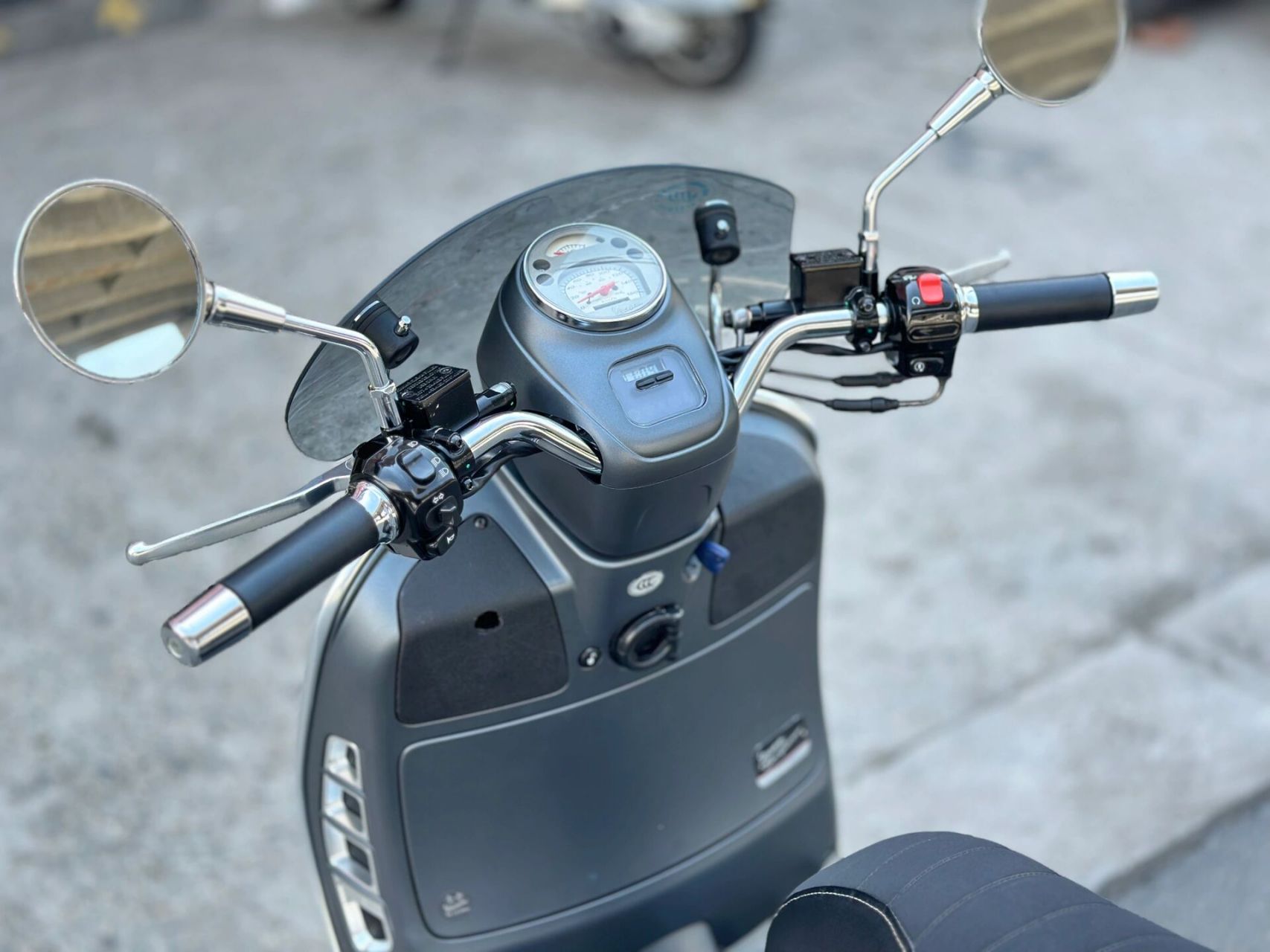 vespa 300 六日特别版 维斯帕300.6日版.22/6上牌.3手.