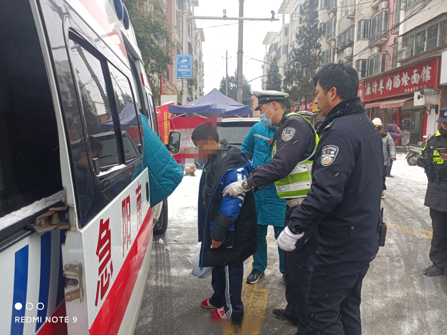 花十万进交警队当辅警图片