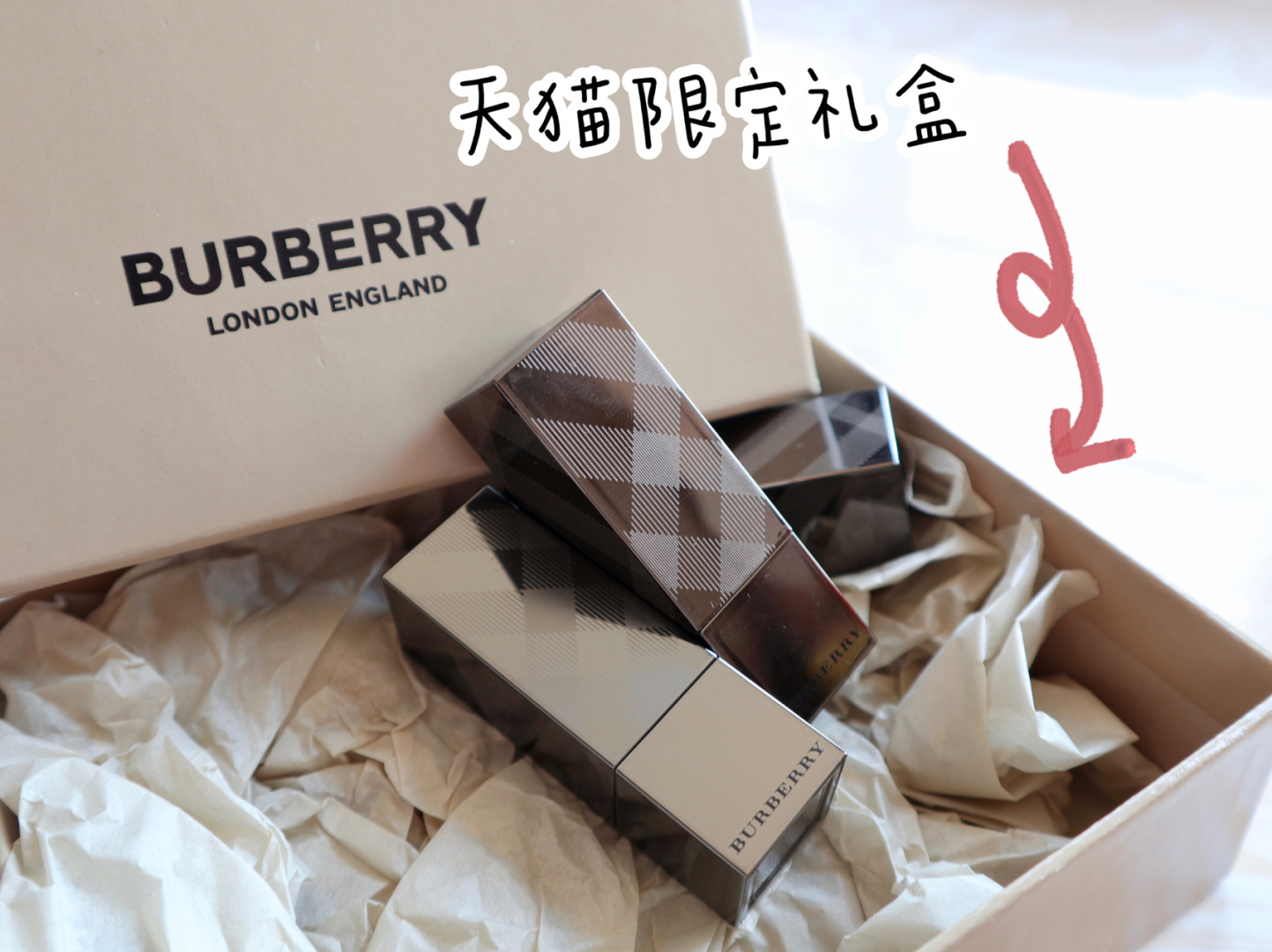 日杂红棕色,不愧burberry的当家口红 burberry kisses的口红限定套盒