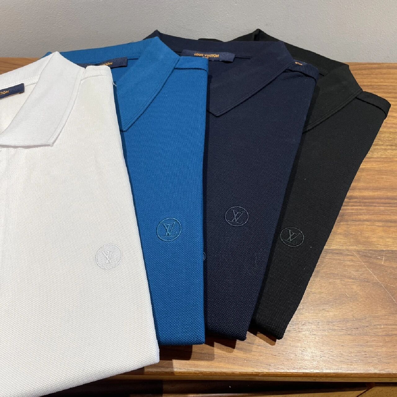 lv路易威登2023春夏经典马球polo衫男士翻领 绝对的稀缺产品,官网的