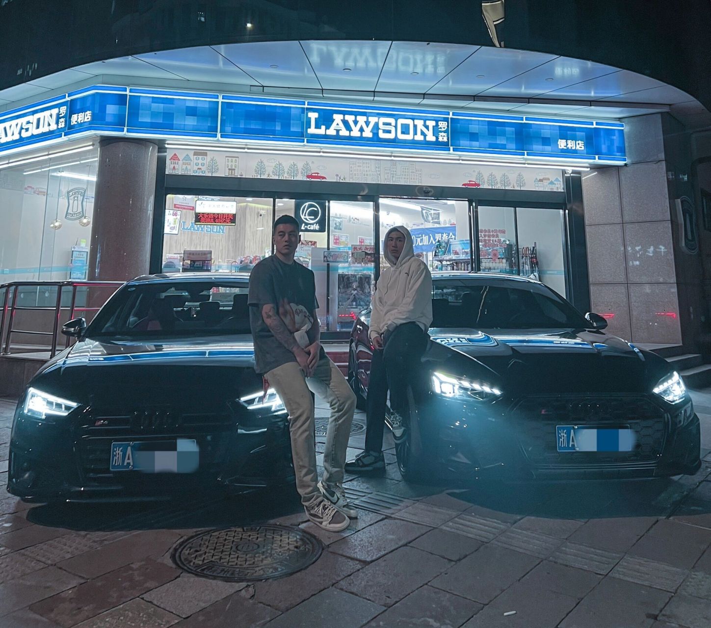 头文字d同款罗森便利店 哪个男孩没有一个头文字d的梦呢?