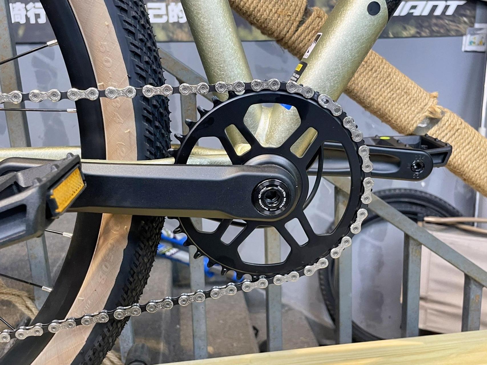 捷安特xtc800plus 24款(皱纹金油)月桂叶绿 铝合金车架,搭配气压前叉