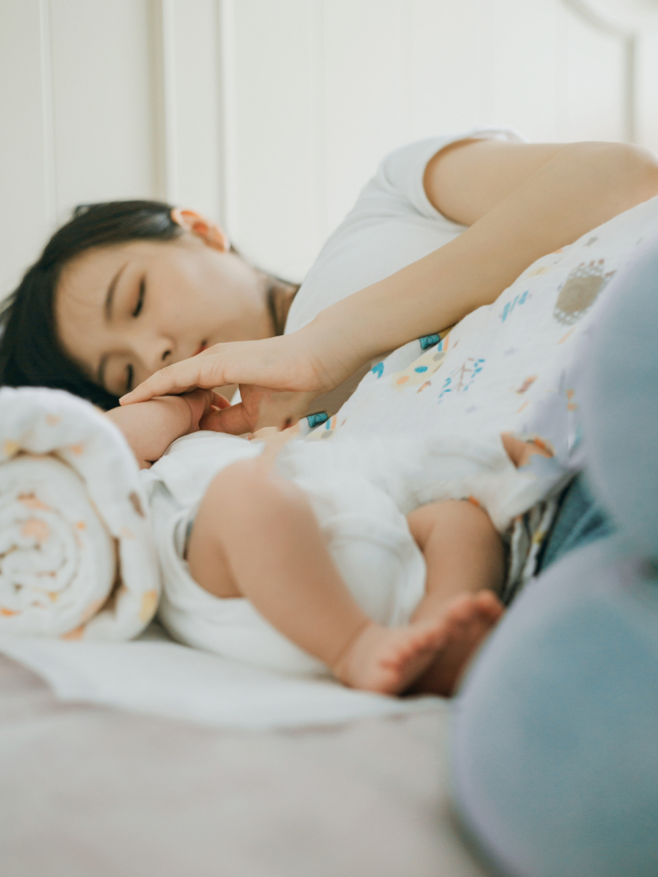 温馨哺乳照合集0399用相机定格37度的母爱 昨天分享了一些我自己