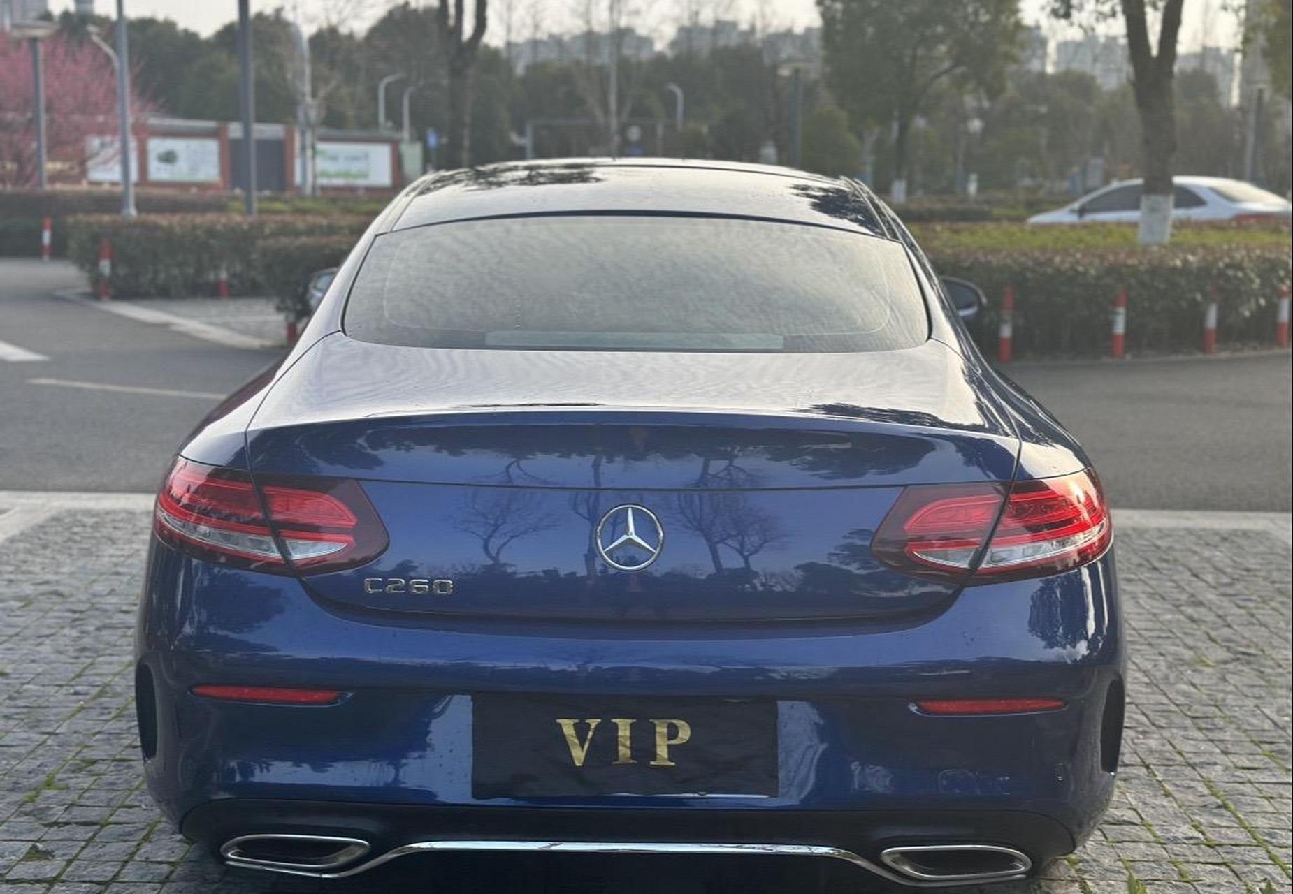 奔驰c260轿跑 售价:18.