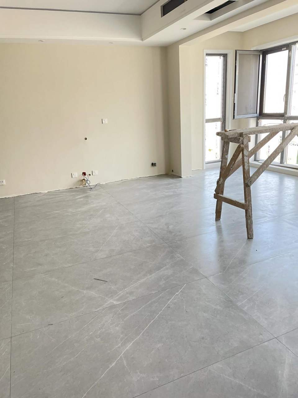 想把美缝铲了重做,亚浅灰踩坑了 选美缝剂网上盲选了亚浅灰,现在做完