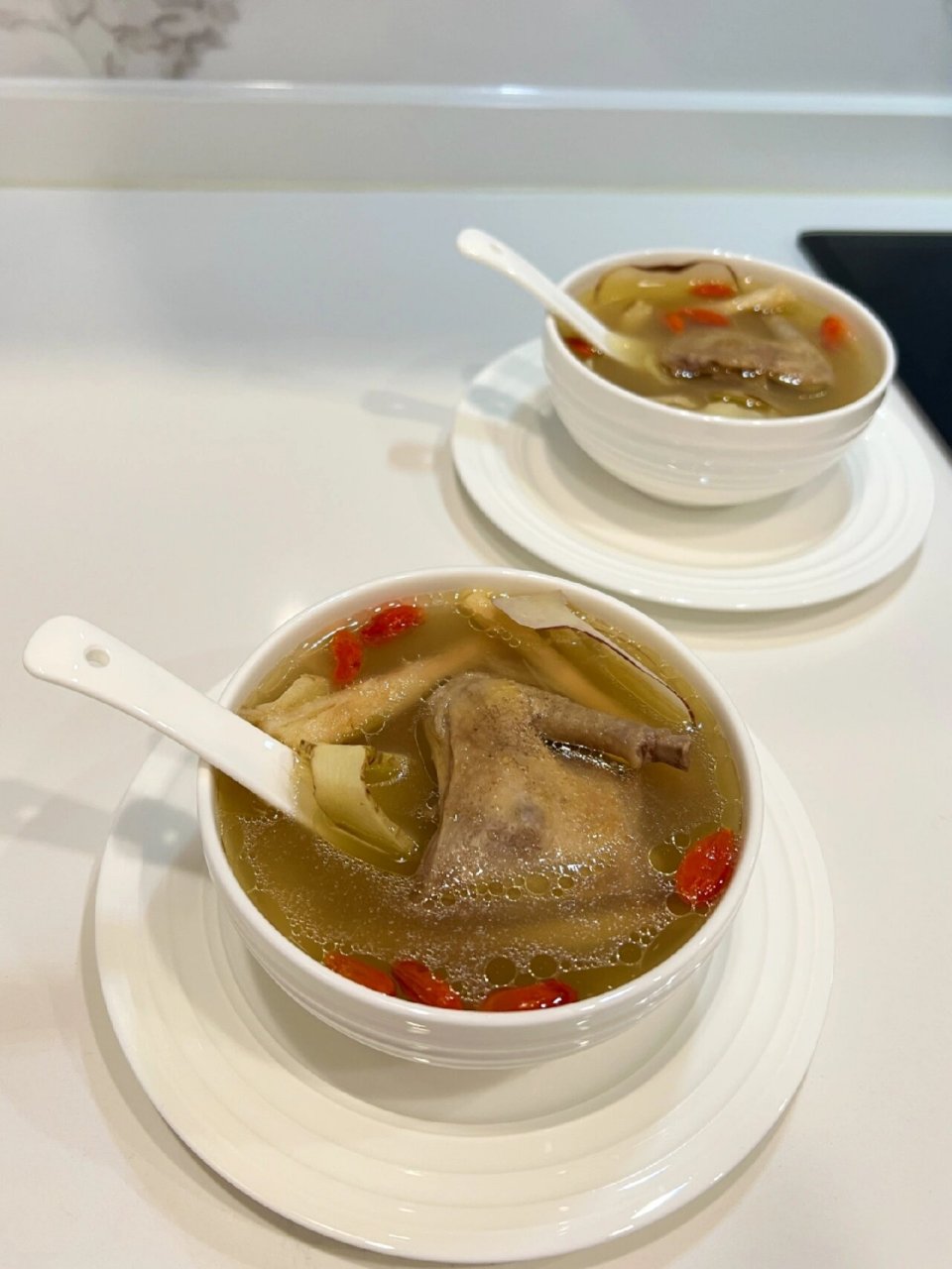 熬夜必喝|滋阴养颜 海底椰沙参玉竹鸽子汤 最近世界杯好多小伙伴熬夜