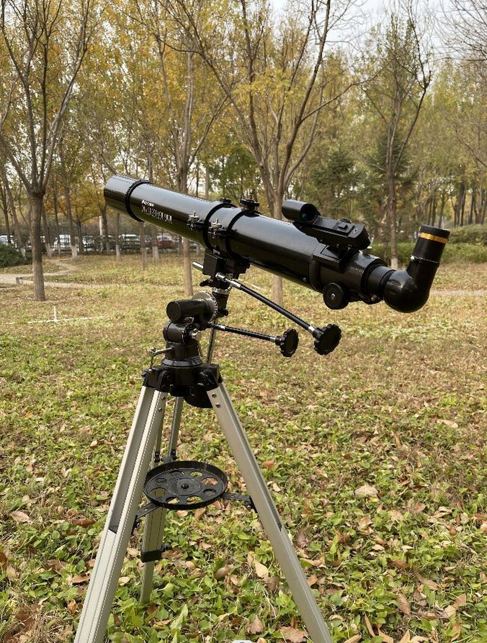 如何选购入门种类的望远镜 天文望远镜的种类是很多的,初学者刚刚接触