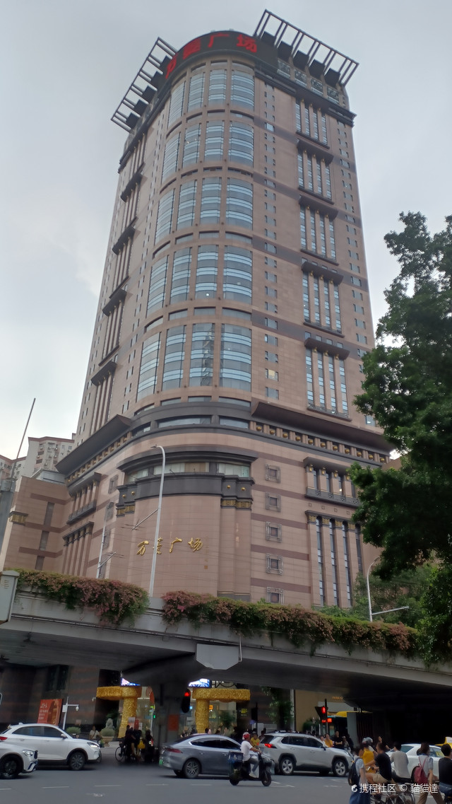万菱广场為广州市內最大之玩具及小商品批發市场