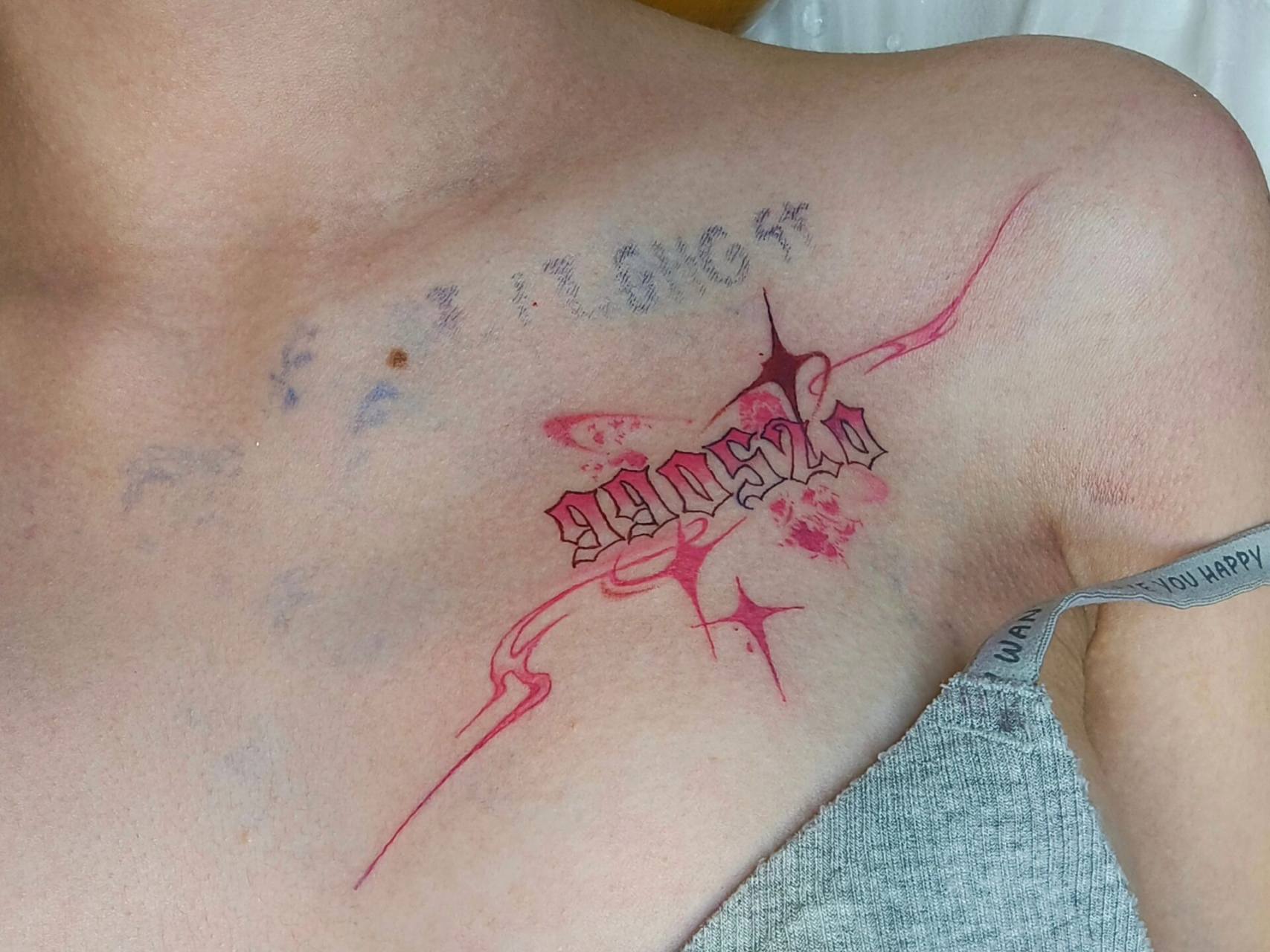 把小鬼纹身上啦