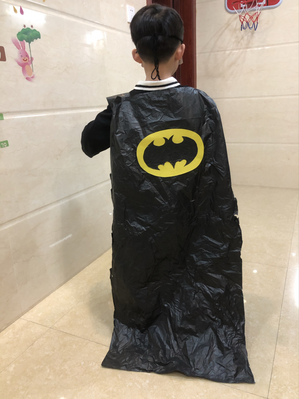 黑塑料袋做蝙蝠侠衣服图片