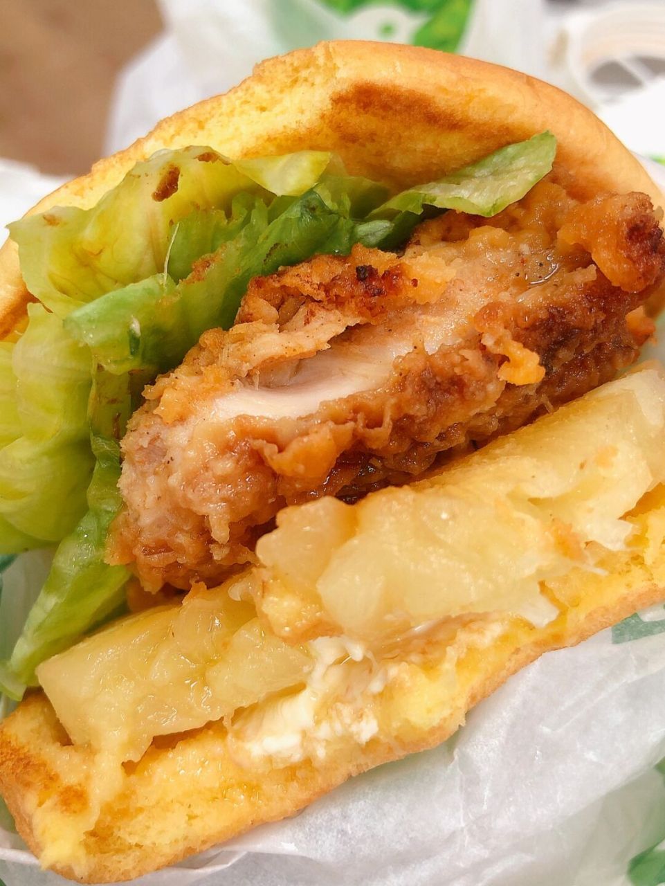 我真的特别特别爱吃菠萝的汉堡 小红书给我推了德克士的菠萝汉堡 我