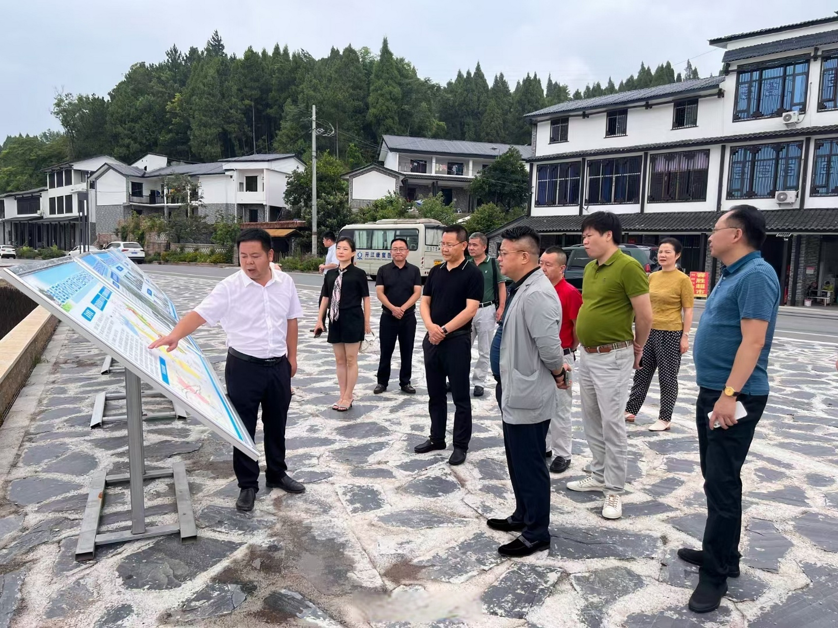 国源智库执行院长张钧与地方政府领导咨政探索 ,把脉问诊,智力支撑