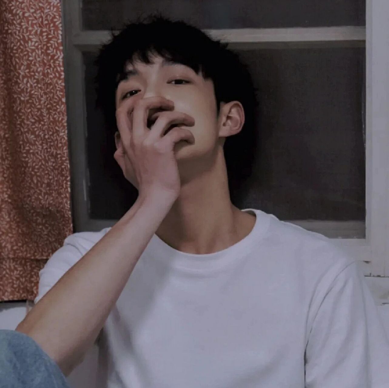 白衣服的干净男孩 男生头像 想 要的踢踢9215