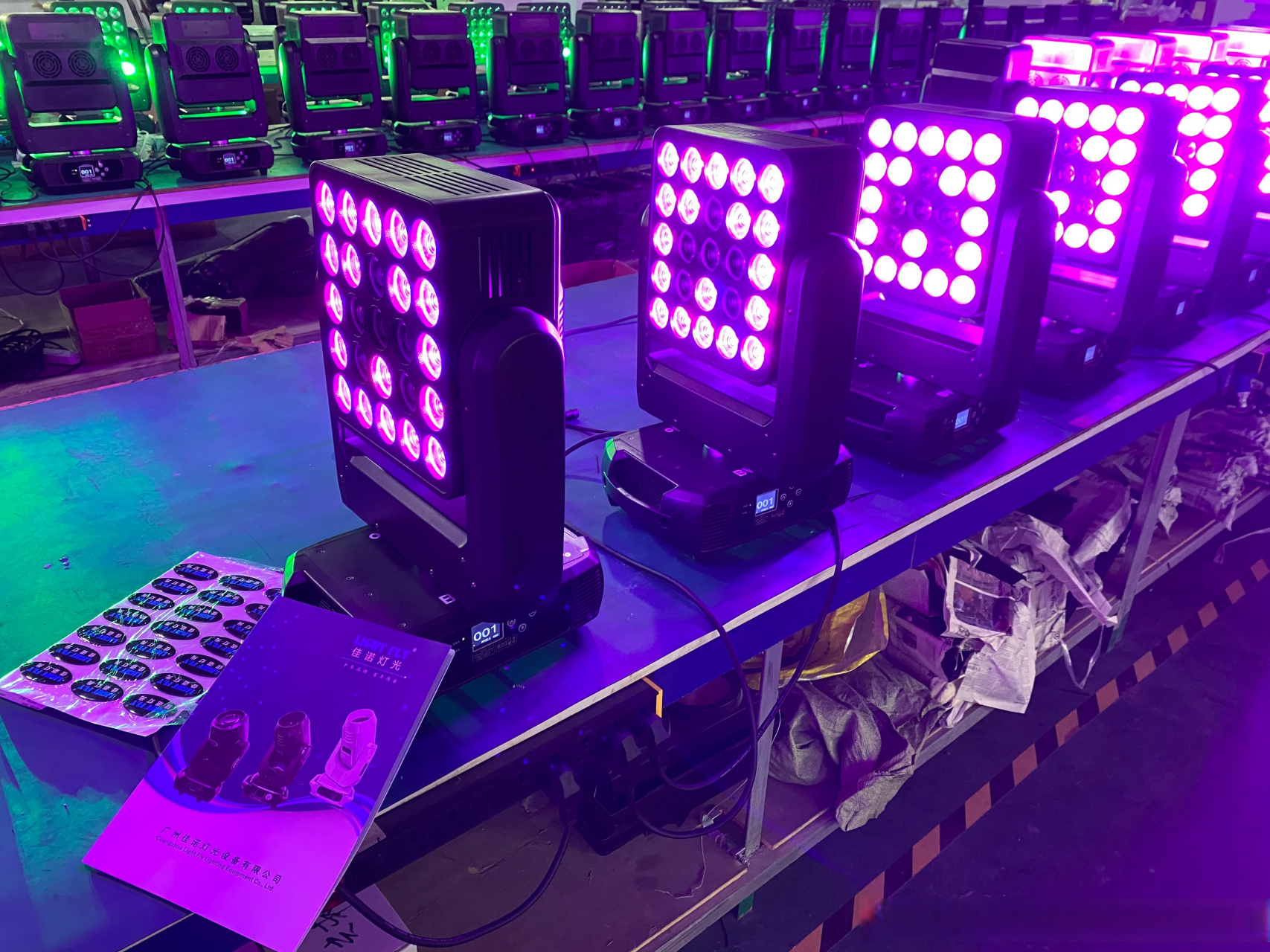 120台25颗15w跑马led摇头矩阵灯车间测试中!