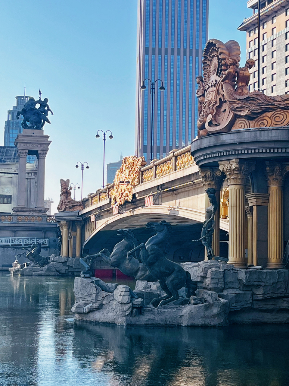 大光明桥|天津版的罗马假日 大光明桥四座雕塑融入了神话元素.