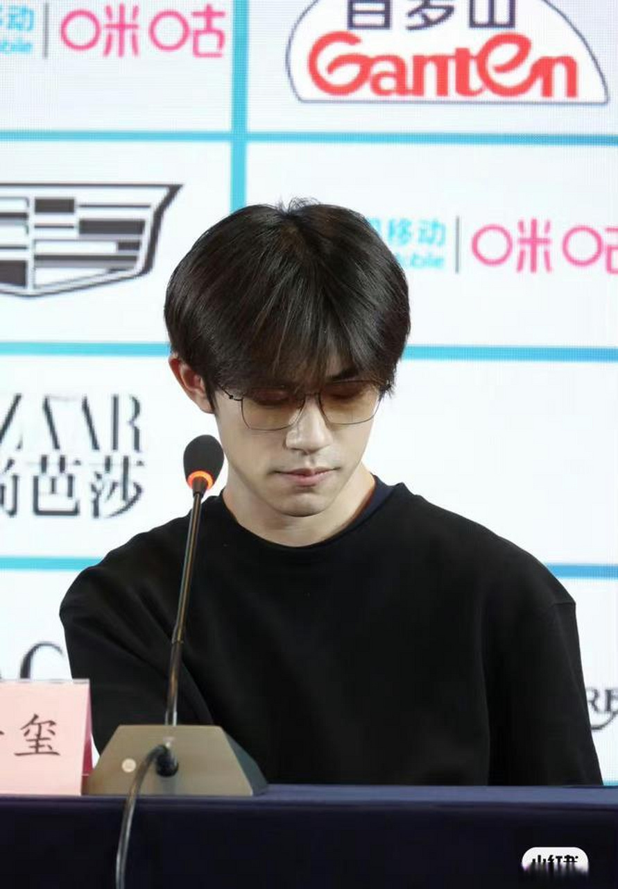 王俊凯易烊千玺g社生图#王俊凯说还是小凯#王俊凯,易烊千玺g社生照片