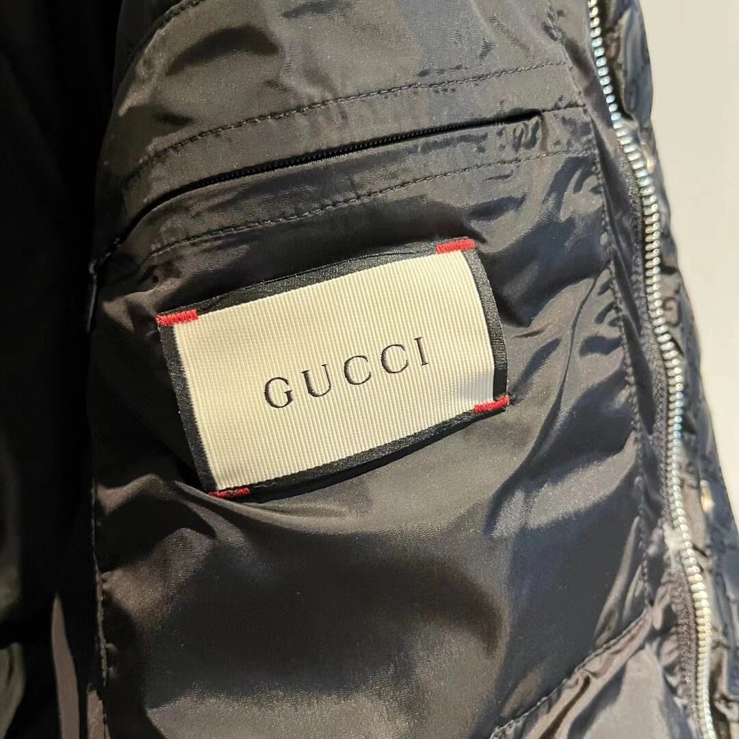 gucci反光羽绒服图片