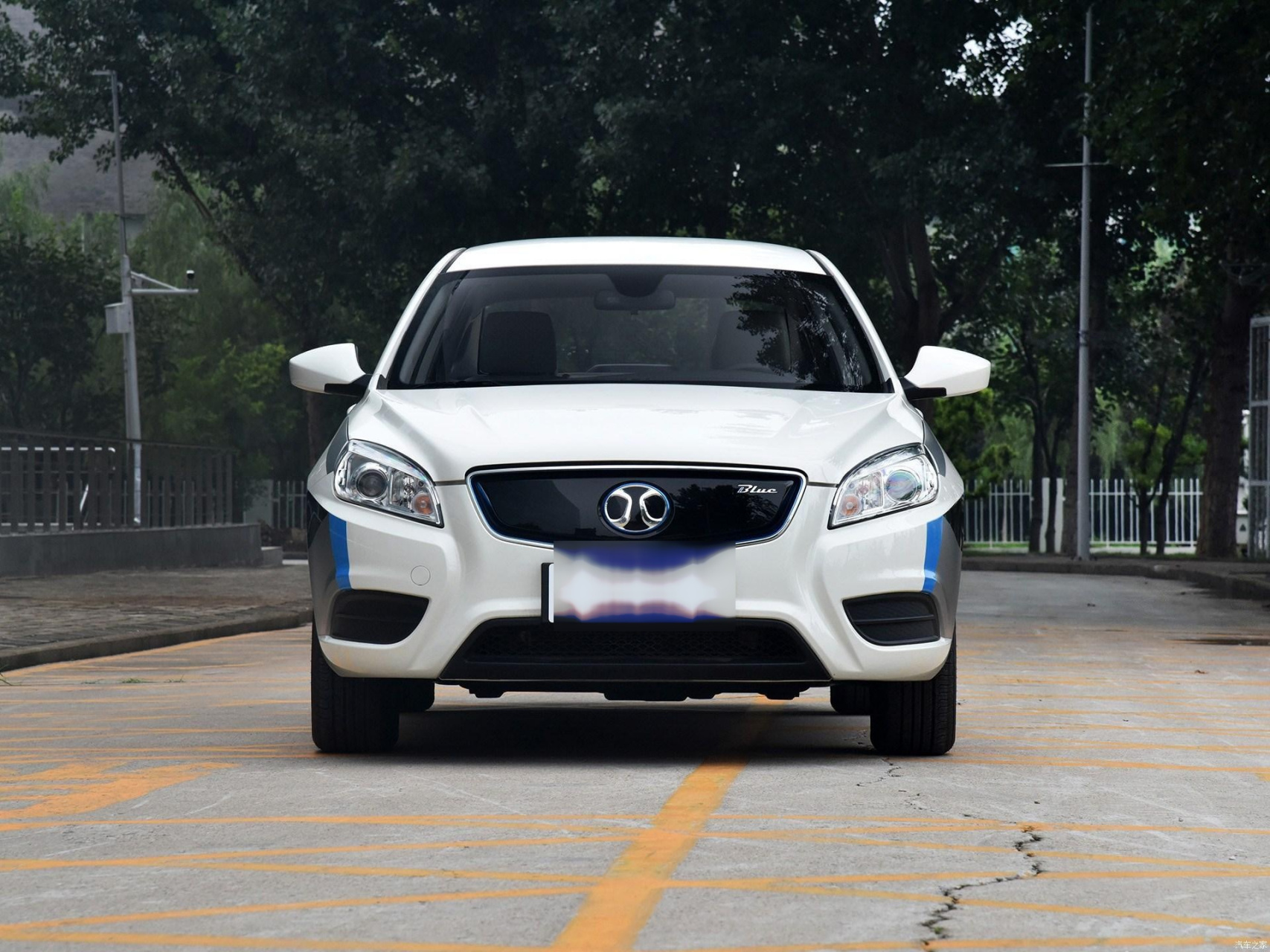 北汽新能源eu300.打骨折,性价比之王!300公里续航,快慢充接口!